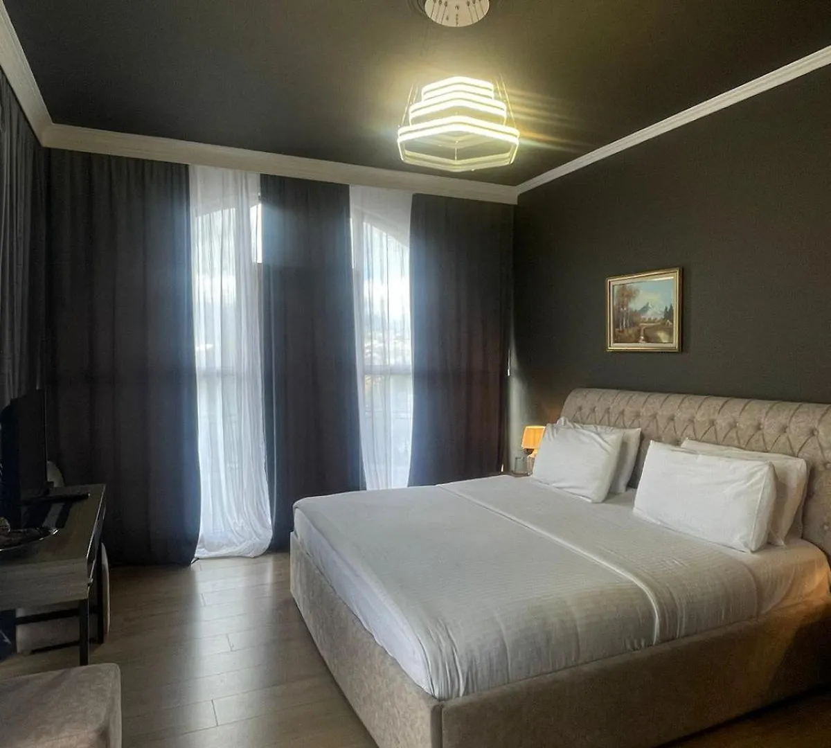 Misk Hotel & Resort Tirana 5*,