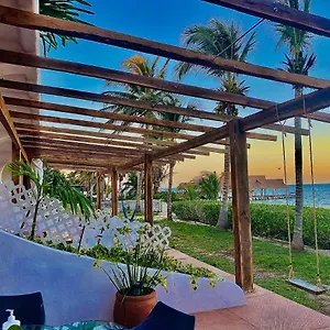 Punta Me , Cancun Mexico