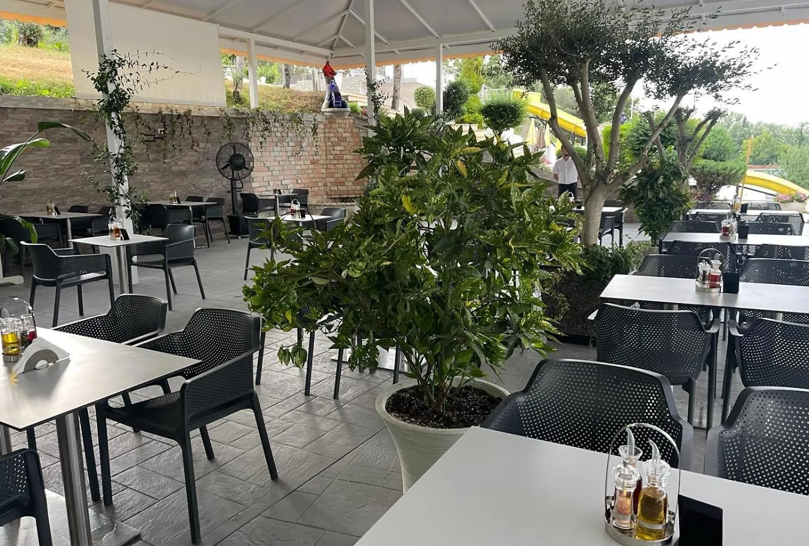 Misk Hotel & Resort Tirana 5*,
